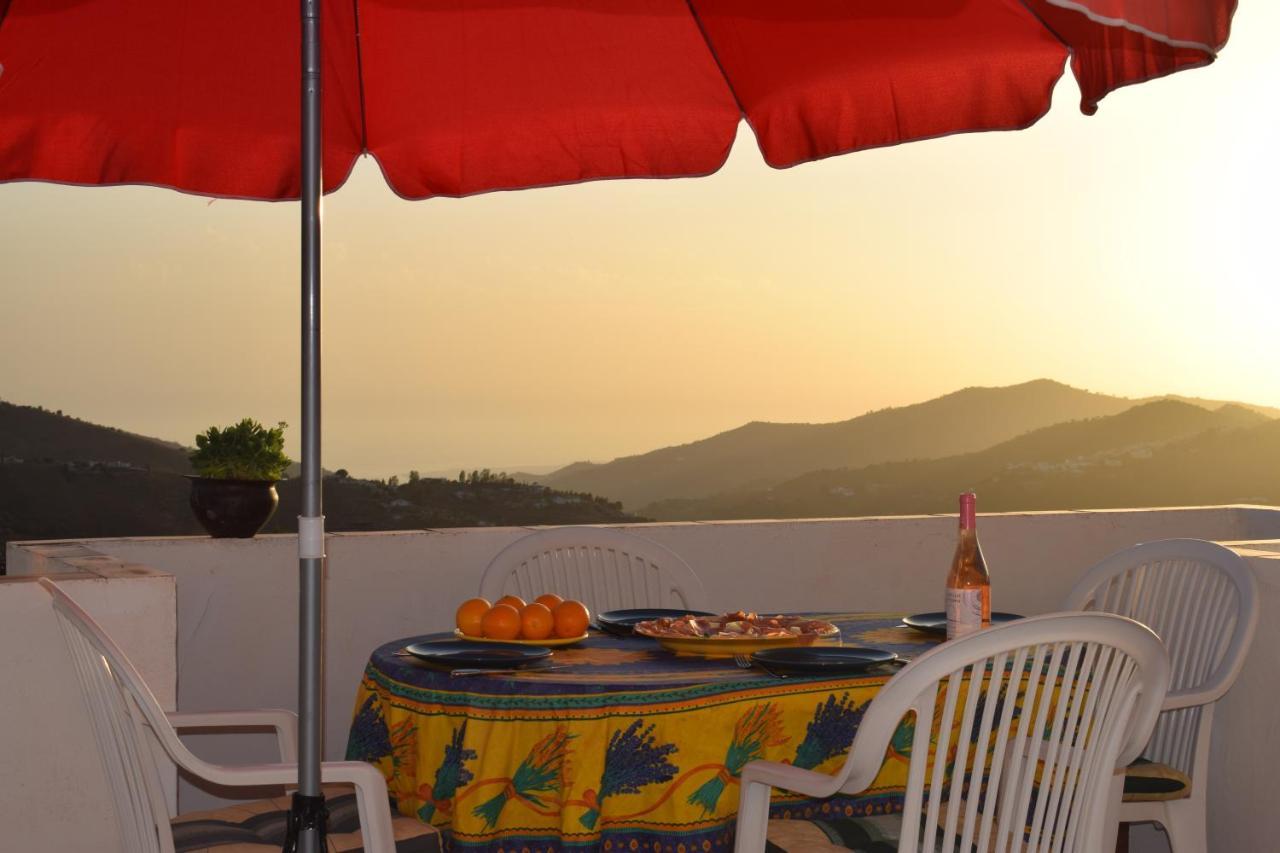 Casa Marlo, Spacious House In The Lively Centre Of Cómpeta Dış mekan fotoğraf